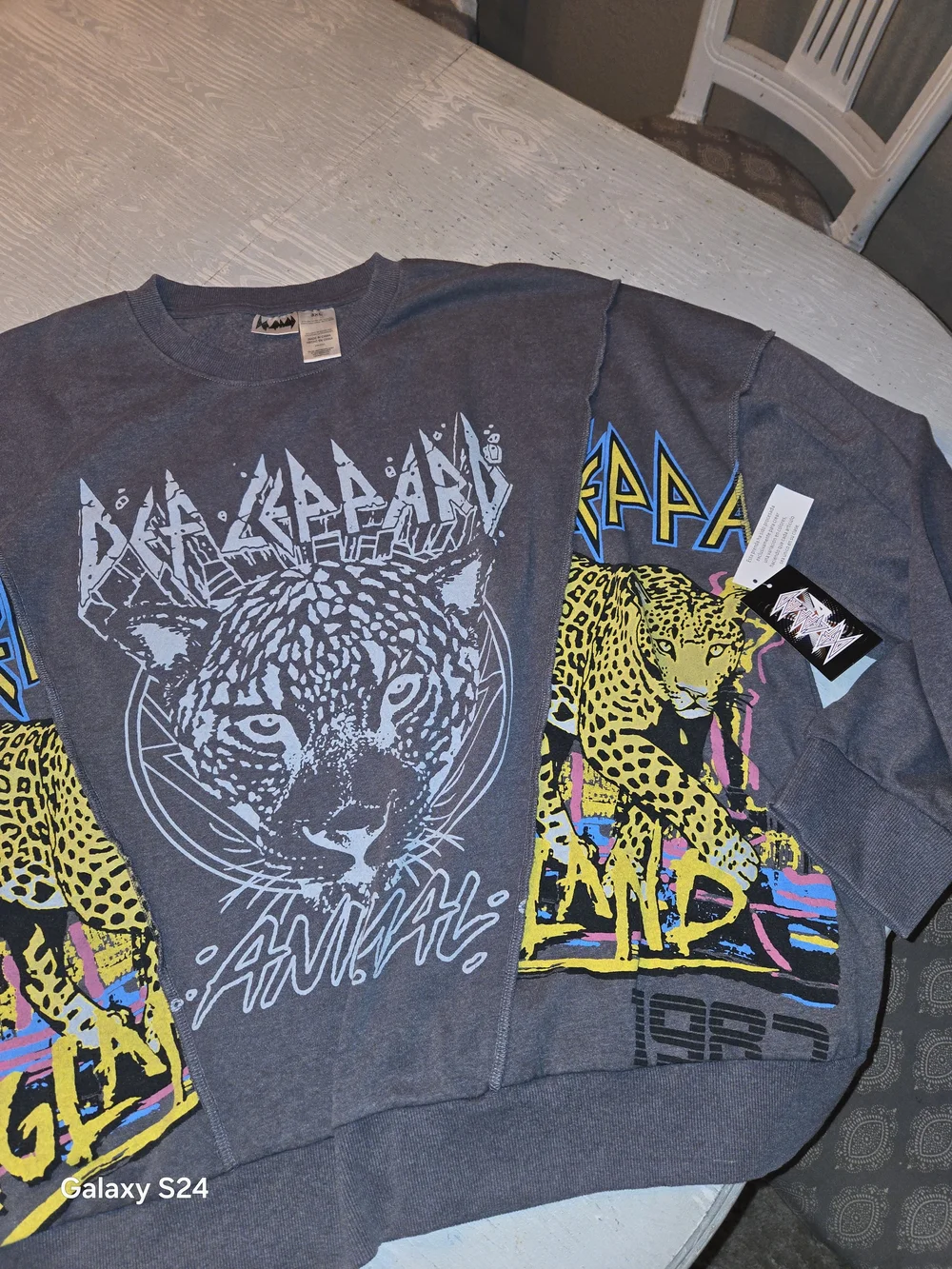 Vintage Rock Leopard Graphic Crewneck Sweatshirt - Charcoal - Picture 1 of 5